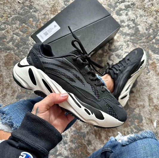 Adidas yeezy 700