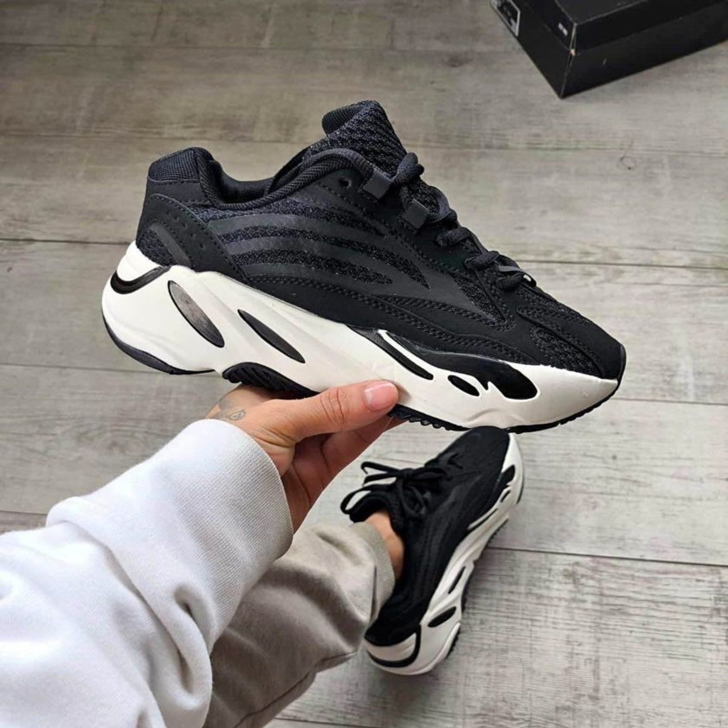 Adidas yeezy 700